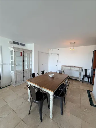 $4,000 | 5161 Collins Avenue, Unit 1506, Miami Beach, FL 33140