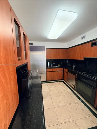 $4,000 | 5161 Collins Avenue, Unit 1506, Miami Beach, FL 33140