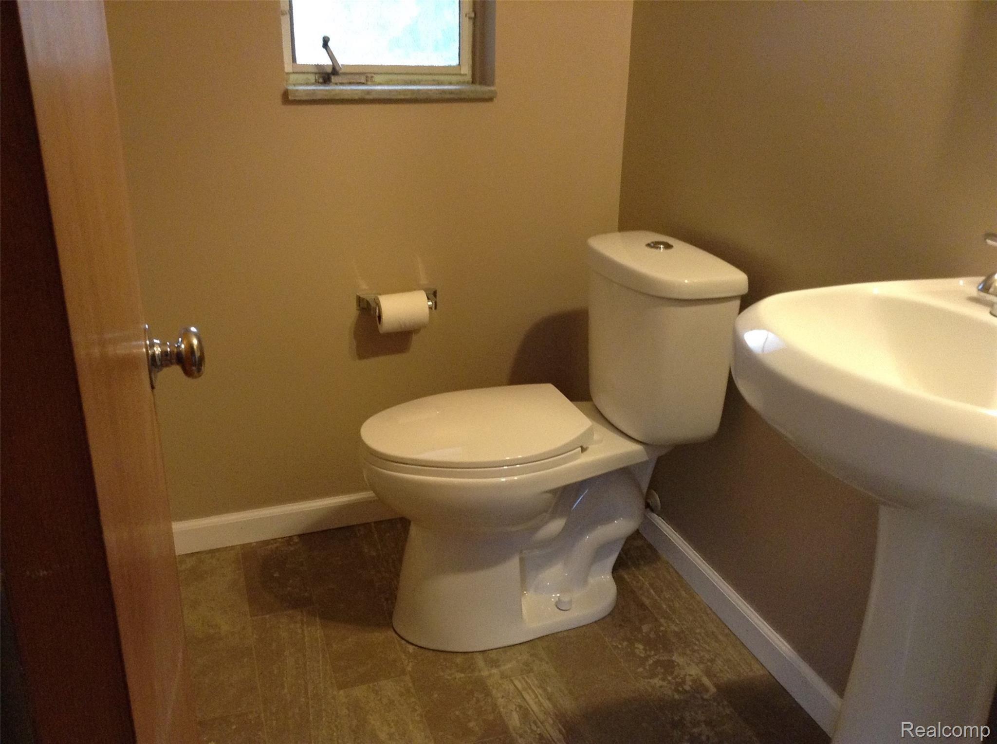 21101 Greenview Road Southfield, MI 48075 - Photo 17 of 28 15.jpg