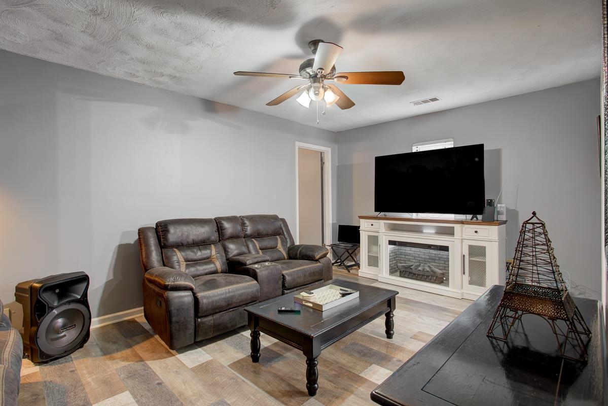 5054 Gull Road Memphis, TN 38109 - Photo 10 of 25