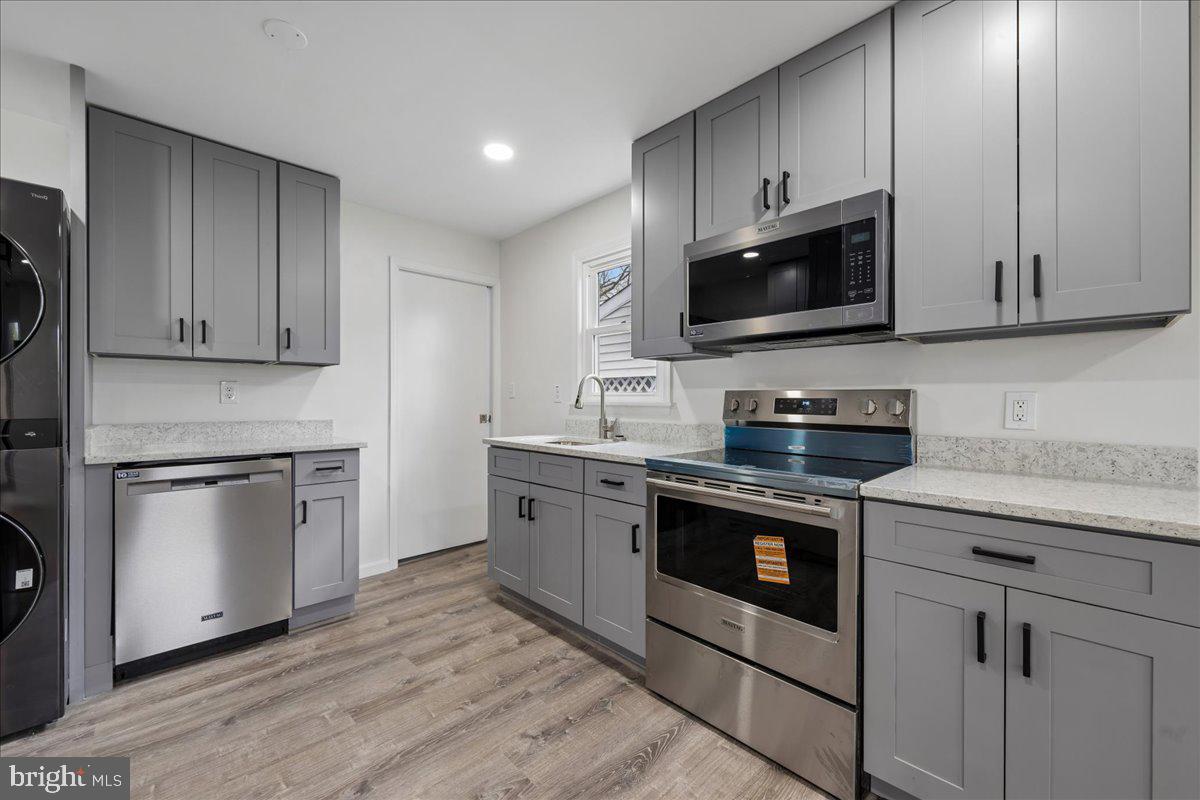 16206 Ashbox Road Brandywine, MD 20613 - Photo 6 of 20 Modern kitchen with sleek finishes.