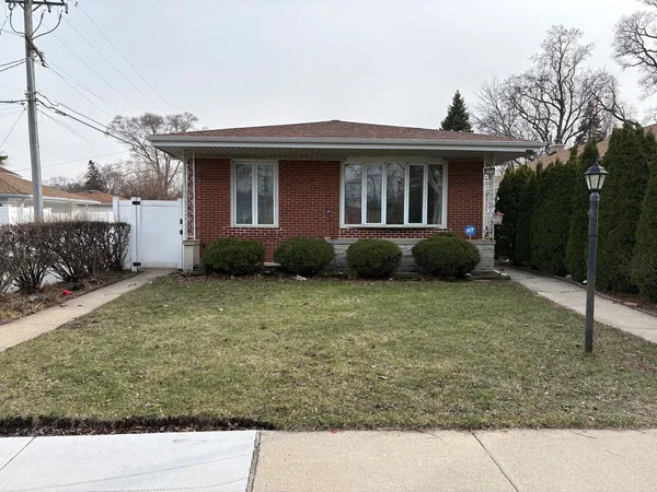 $3,200 | 5215 Church Street, Skokie, IL 60077