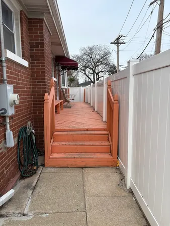 $3,200 | 5215 Church Street, Skokie, IL 60077