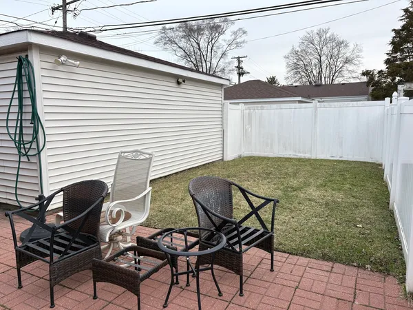 $3,200 | 5215 Church Street, Skokie, IL 60077