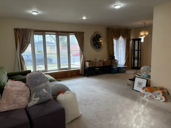 $3,200 | 5215 Church Street, Skokie, IL 60077