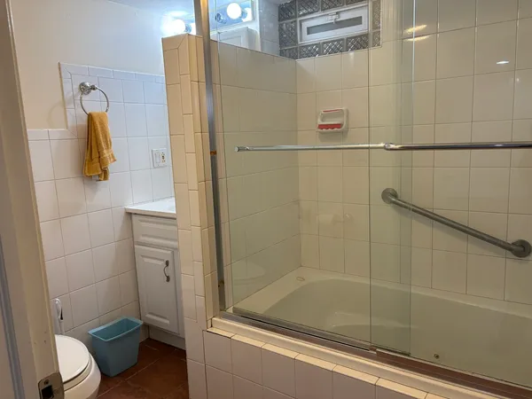 $3,200 | 5215 Church Street, Skokie, IL 60077