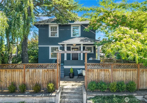 $1,500,000 | 2034 Federal Avenue East, Seattle, WA 98102