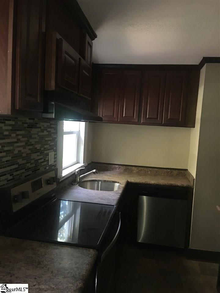 605 North Broad Street Clinton, SC 29325 - Photo 11 of 36 Gallery Image 11