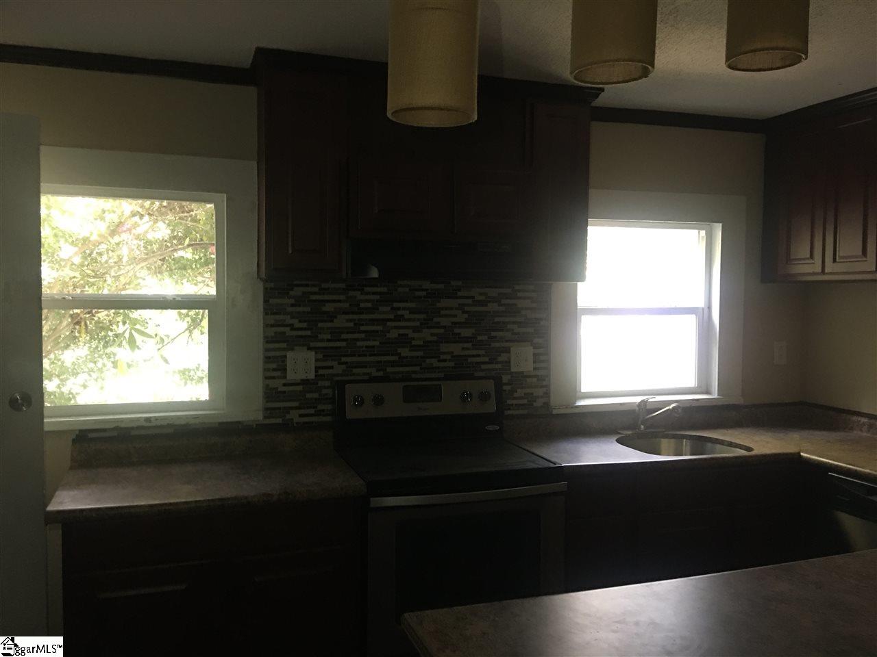 605 North Broad Street Clinton, SC 29325 - Photo 12 of 36 Gallery Image 12