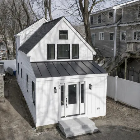 $575,000 | 29 Thorwald Avenue, Hampton, NH 03842