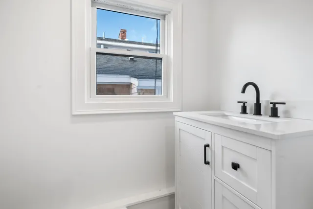 $600,000 | 29 Thorwald Avenue, Hampton, NH 03842