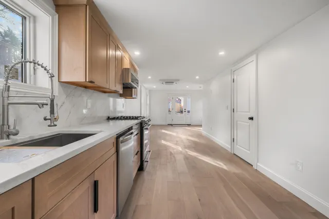 $600,000 | 29 Thorwald Avenue, Hampton, NH 03842