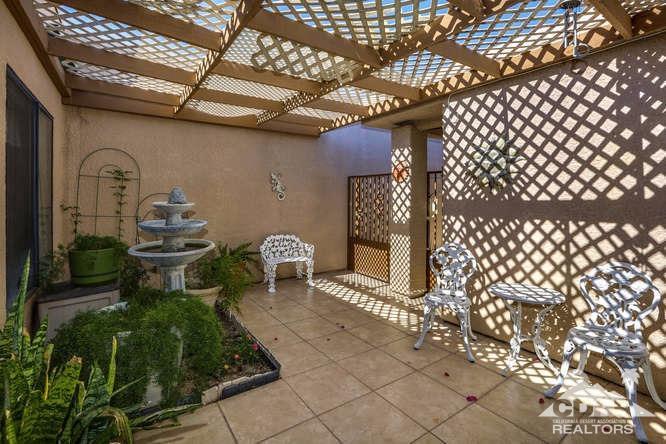 72399 Ridgecrest Lane Palm Desert, CA 92260 - Photo 6 of 34 a room with furniture