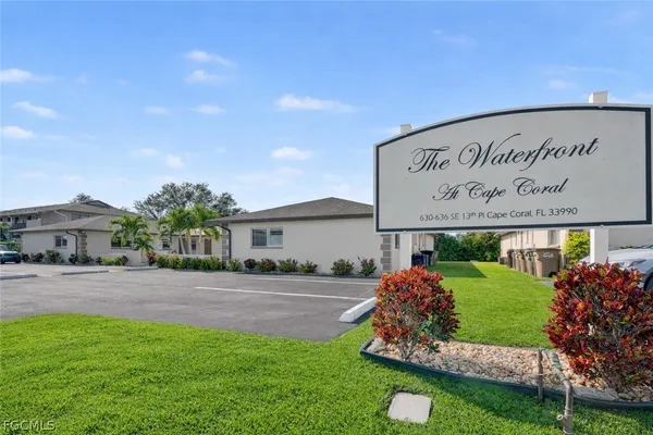 $1,225 | 630-636 Southeast 13th Place, Unit 1, Cape Coral, FL 33990