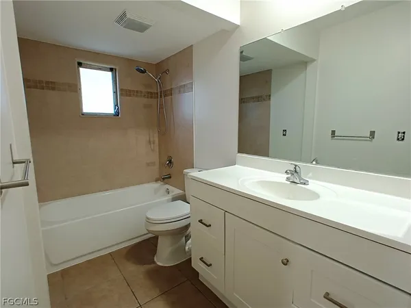$1,225 | 630-636 Southeast 13th Place, Unit 1, Cape Coral, FL 33990