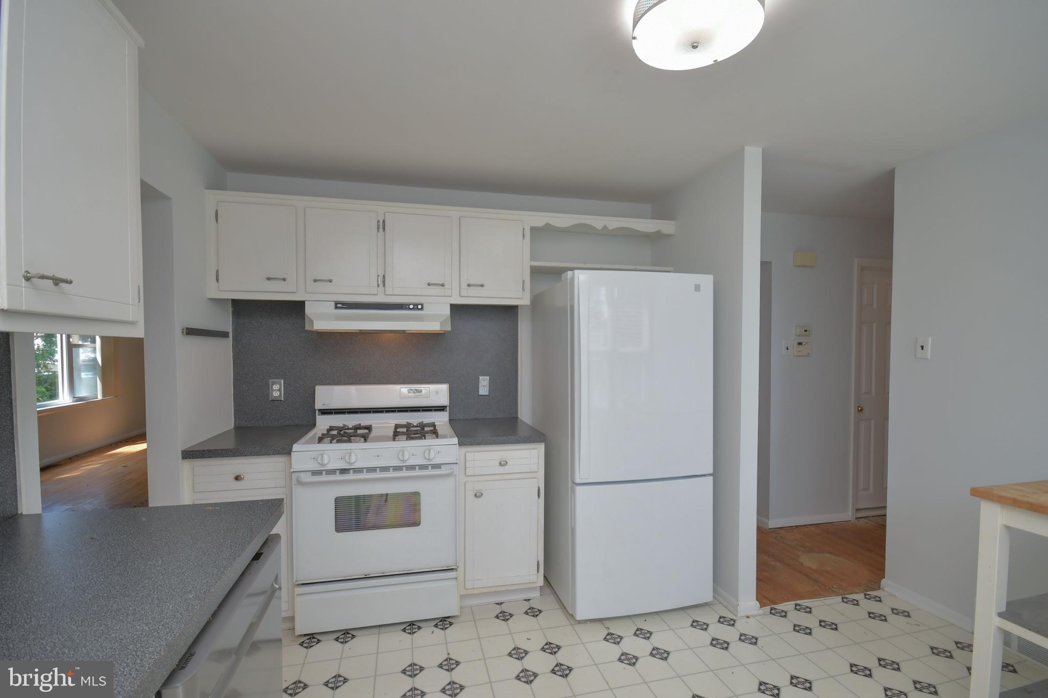 9712 Beacon Road Philadelphia, PA 19115 - Photo 8 of 30