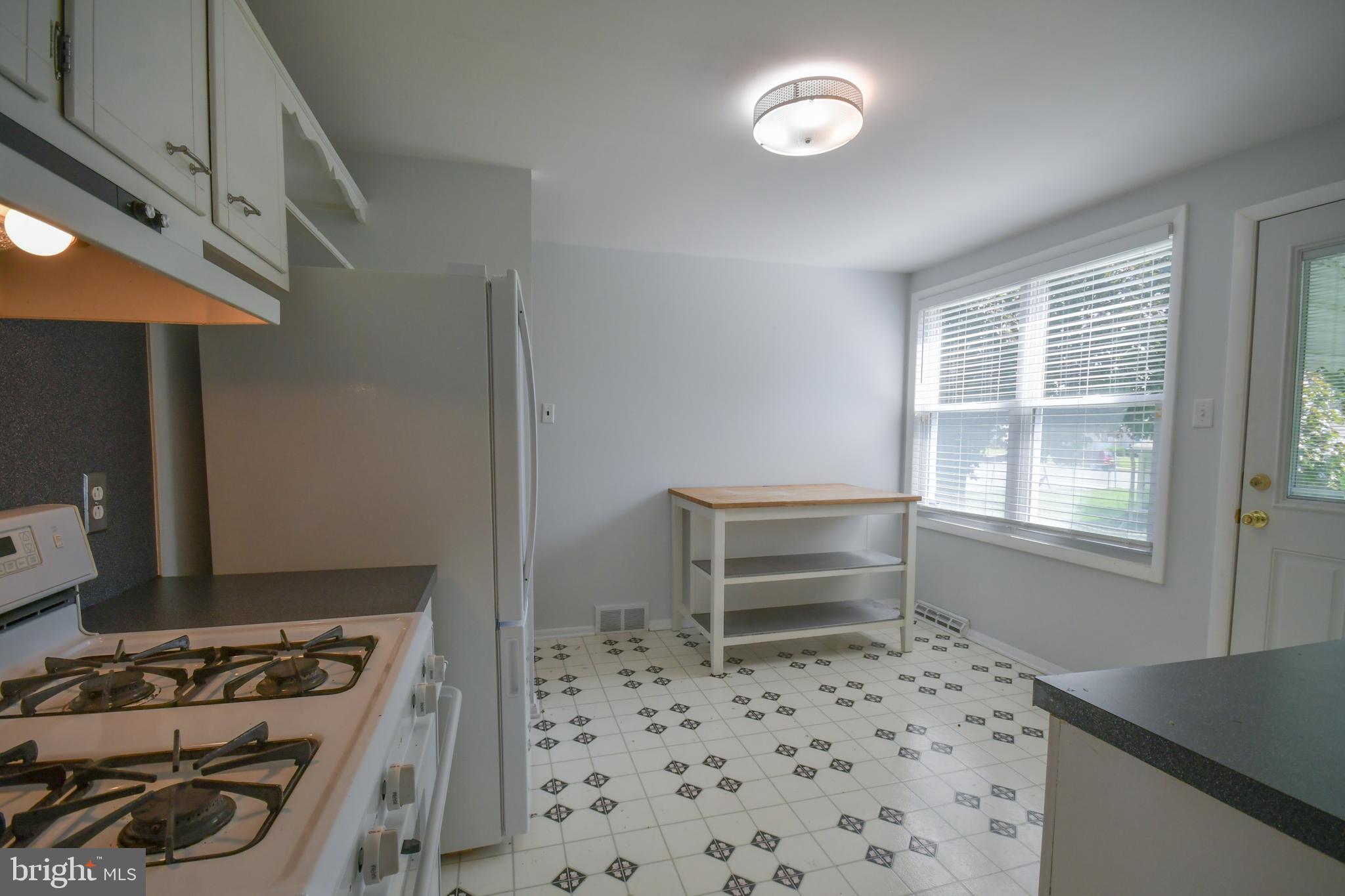 9712 Beacon Road Philadelphia, PA 19115 - Photo 10 of 30