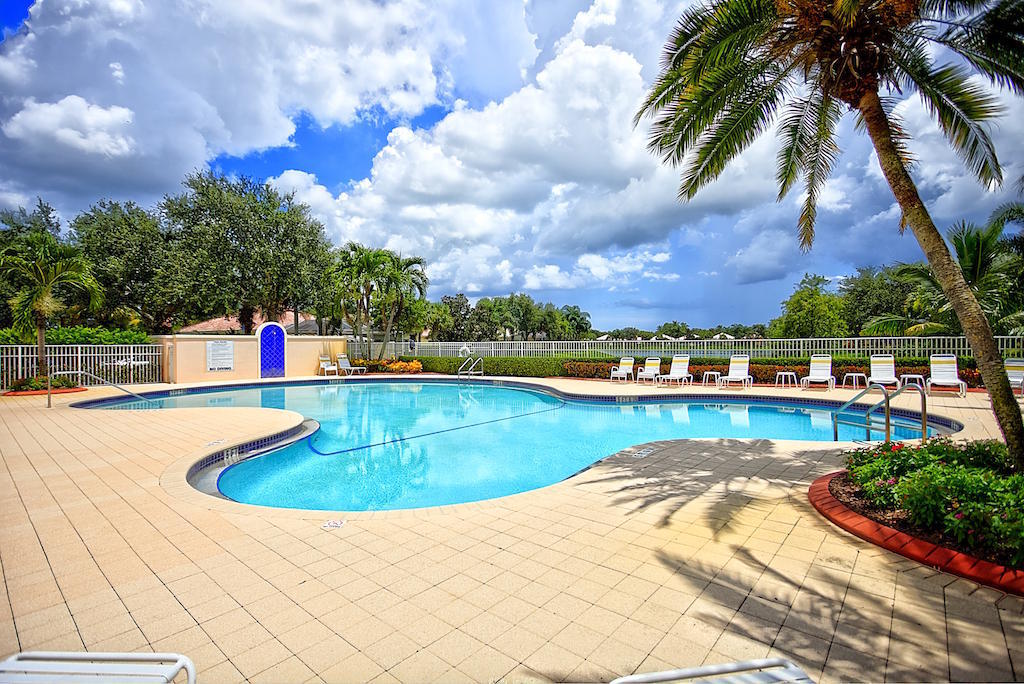 913 Magdalena Road Palm Beach Gardens, FL 33410 - Photo 15 of 16 Isles Pool
