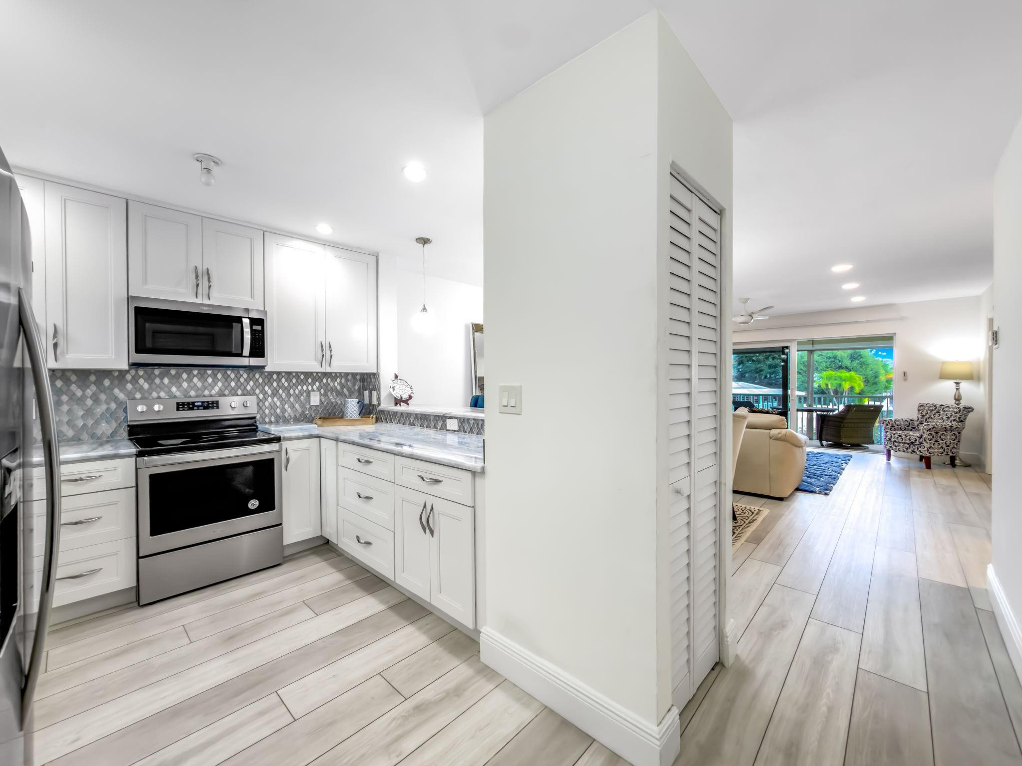 2301 Northeast 36th Street, Unit 202 Lighthouse Point, FL 33064 - Photo 13 of 45 Kitchen