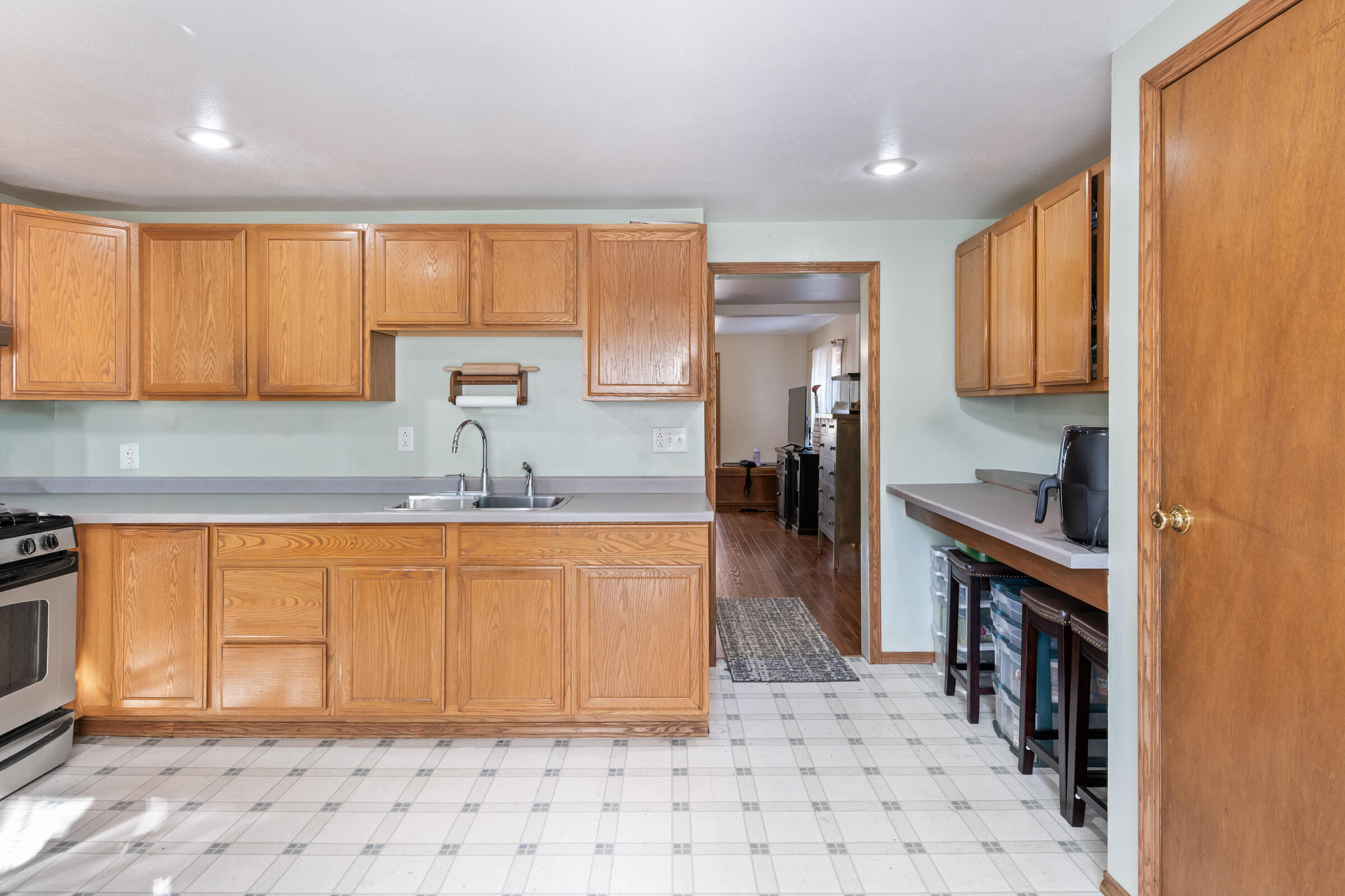 835 Summit Street Manitowoc, WI 54220 - Photo 11 of 32 835-SummitSt-14