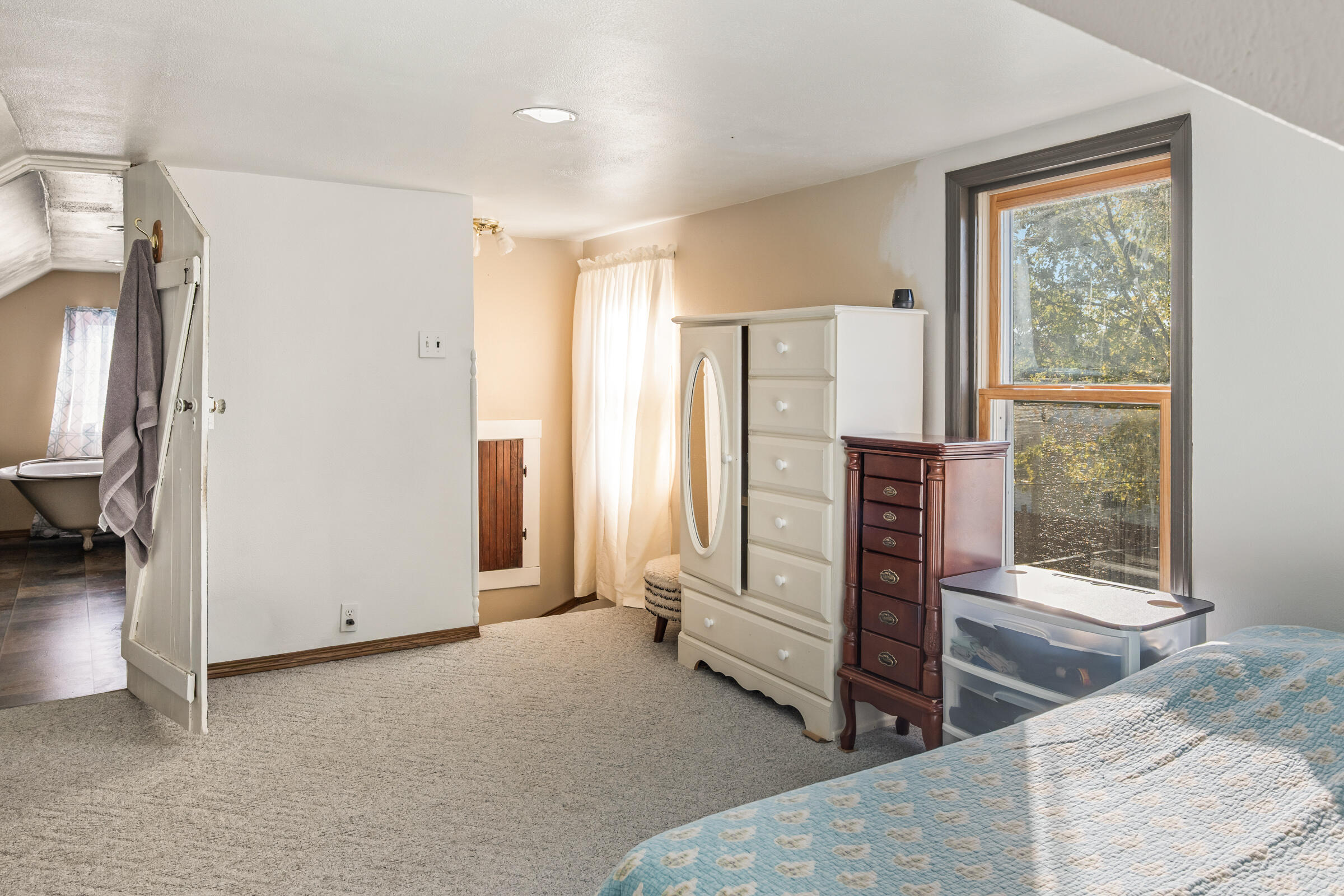 835 Summit Street Manitowoc, WI 54220 - Photo 16 of 32 835-SummitSt-19