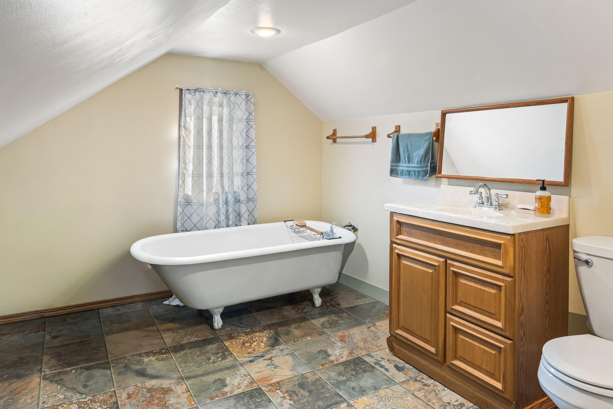 835 Summit Street Manitowoc, WI 54220 - Photo 18 of 32 835-SummitSt-21