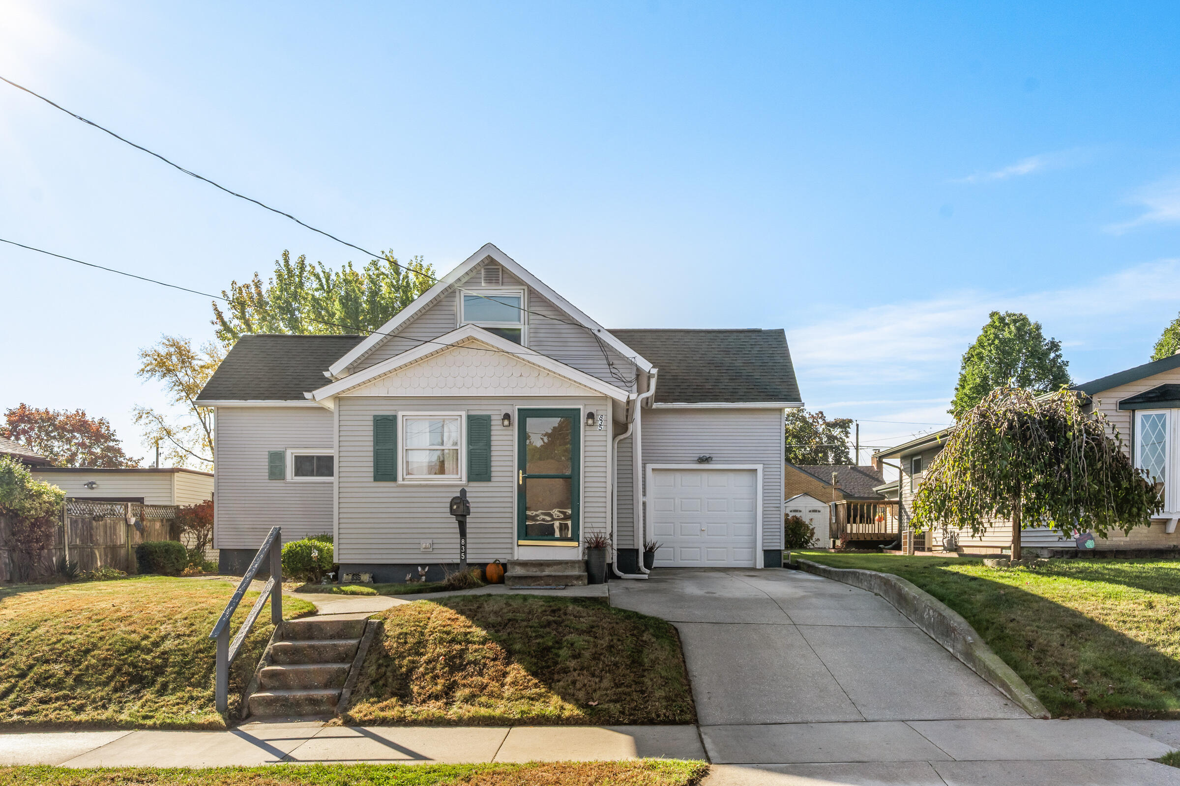 835 Summit Street Manitowoc, WI 54220 - Photo 2 of 32 835-SummitSt-1