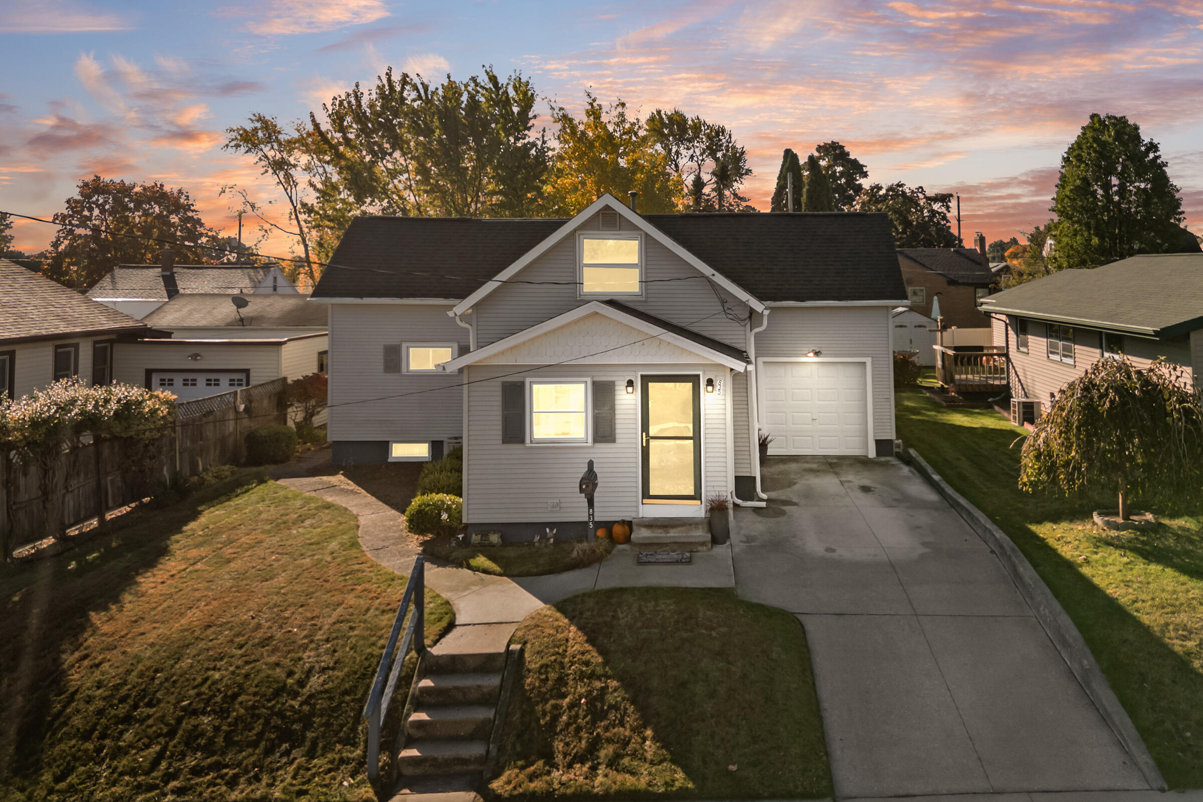 835 Summit Street Manitowoc, WI 54220 - Photo 27 of 32 835-SummitSt-34