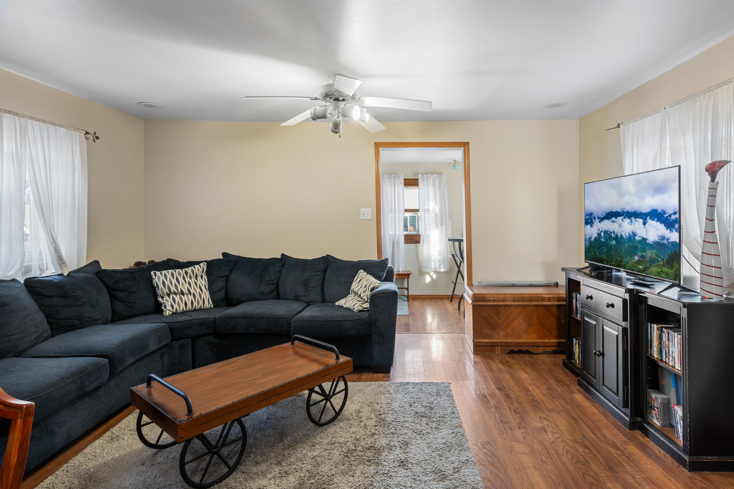 835 Summit Street Manitowoc, WI 54220 - Photo 6 of 32 835-SummitSt-8