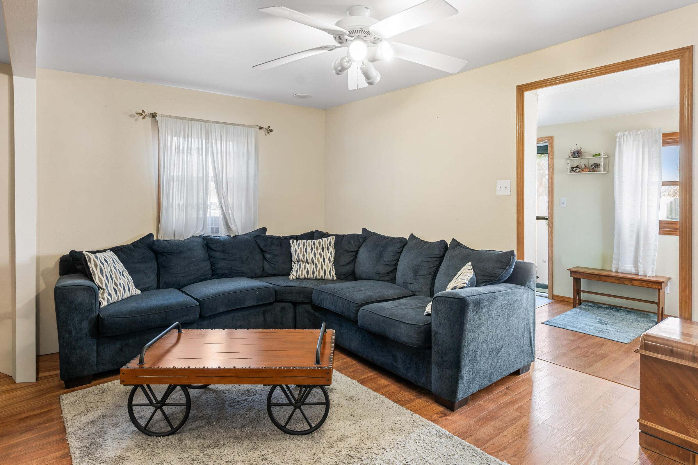 835 Summit Street Manitowoc, WI 54220 - Photo 8 of 32 835-SummitSt-10