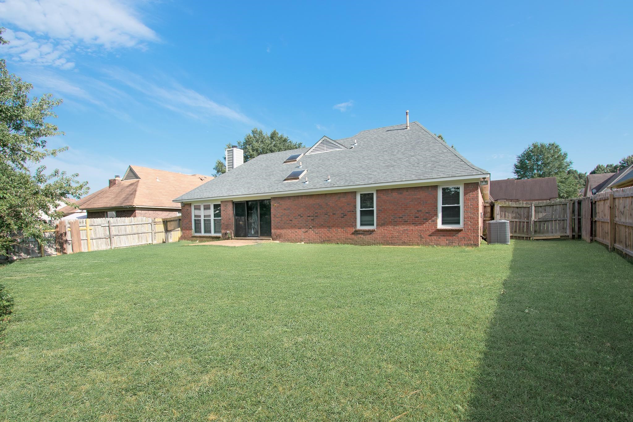 6756 Martha's Point Memphis, TN 38141 - Photo 14 of 15 a front view of a house with a garden