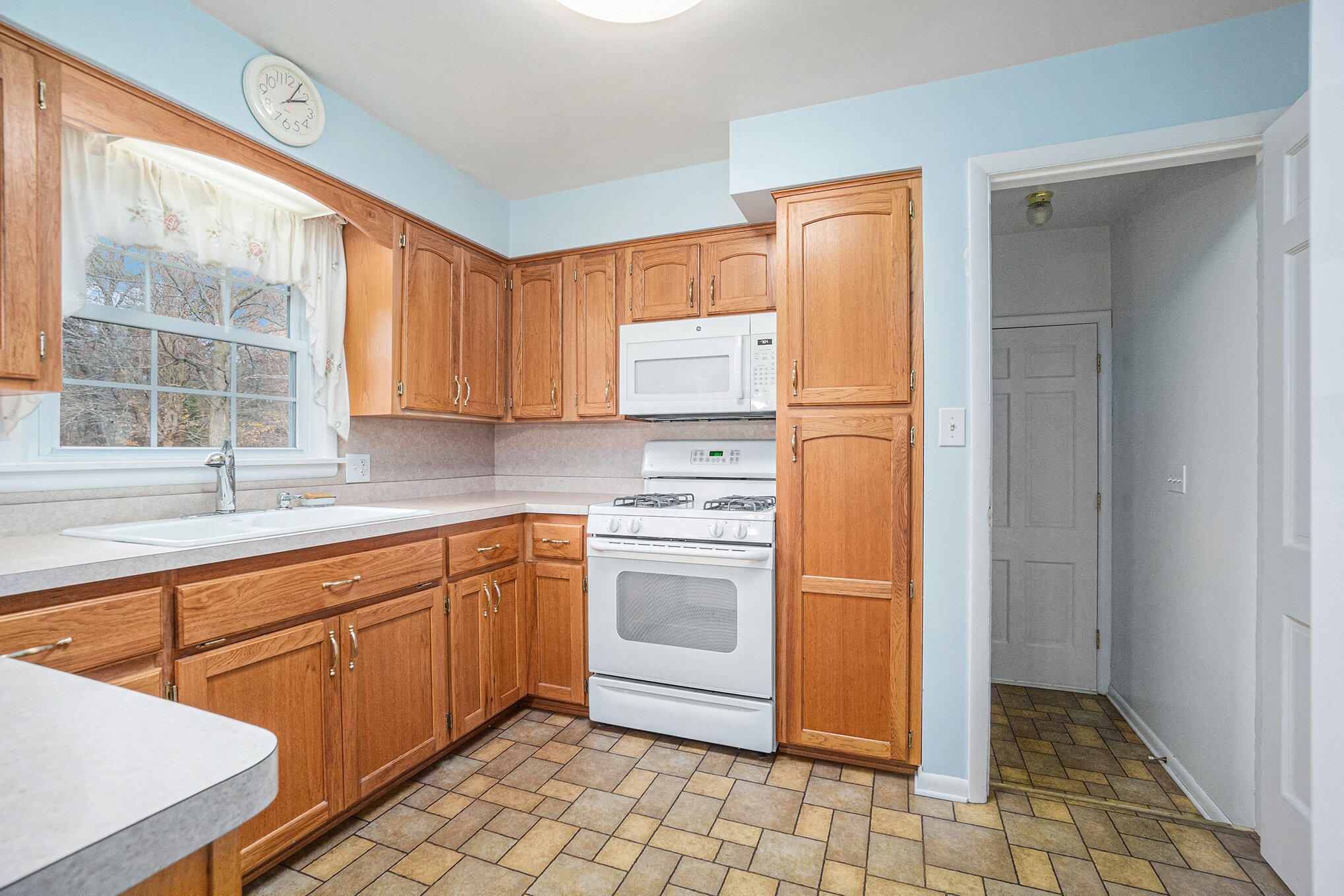 328 Thomas Street Allegan, MI 49010 - Photo 9 of 20 009_dsc01608_110