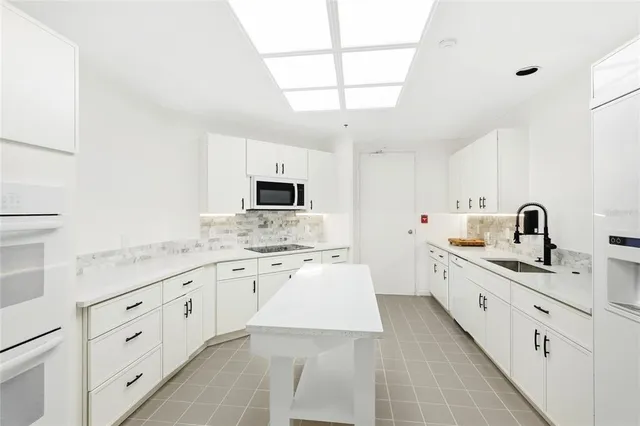 $2,599,000 | 455 Longboat Club Road, Unit 408, Longboat Key, FL 34228