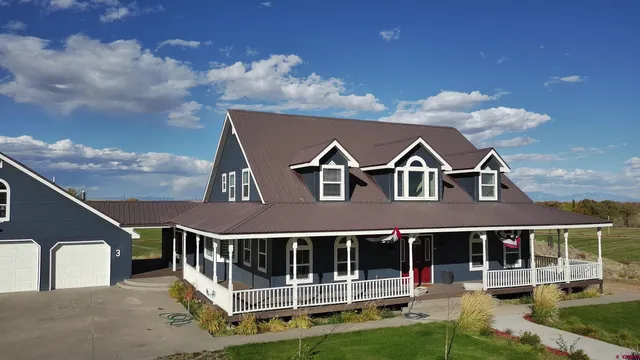 a view of house with a yard