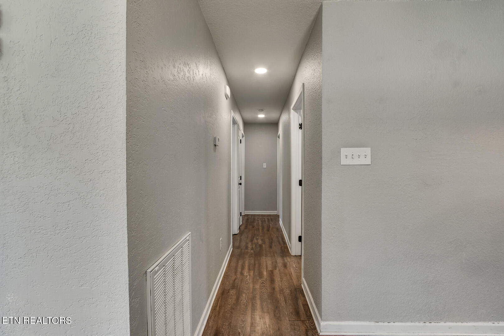 5112 Middle Ridge Lane Knoxville, TN 37921 - Photo 18 of 38 18_MiddleRidgeLane_5112_BedroomHall01