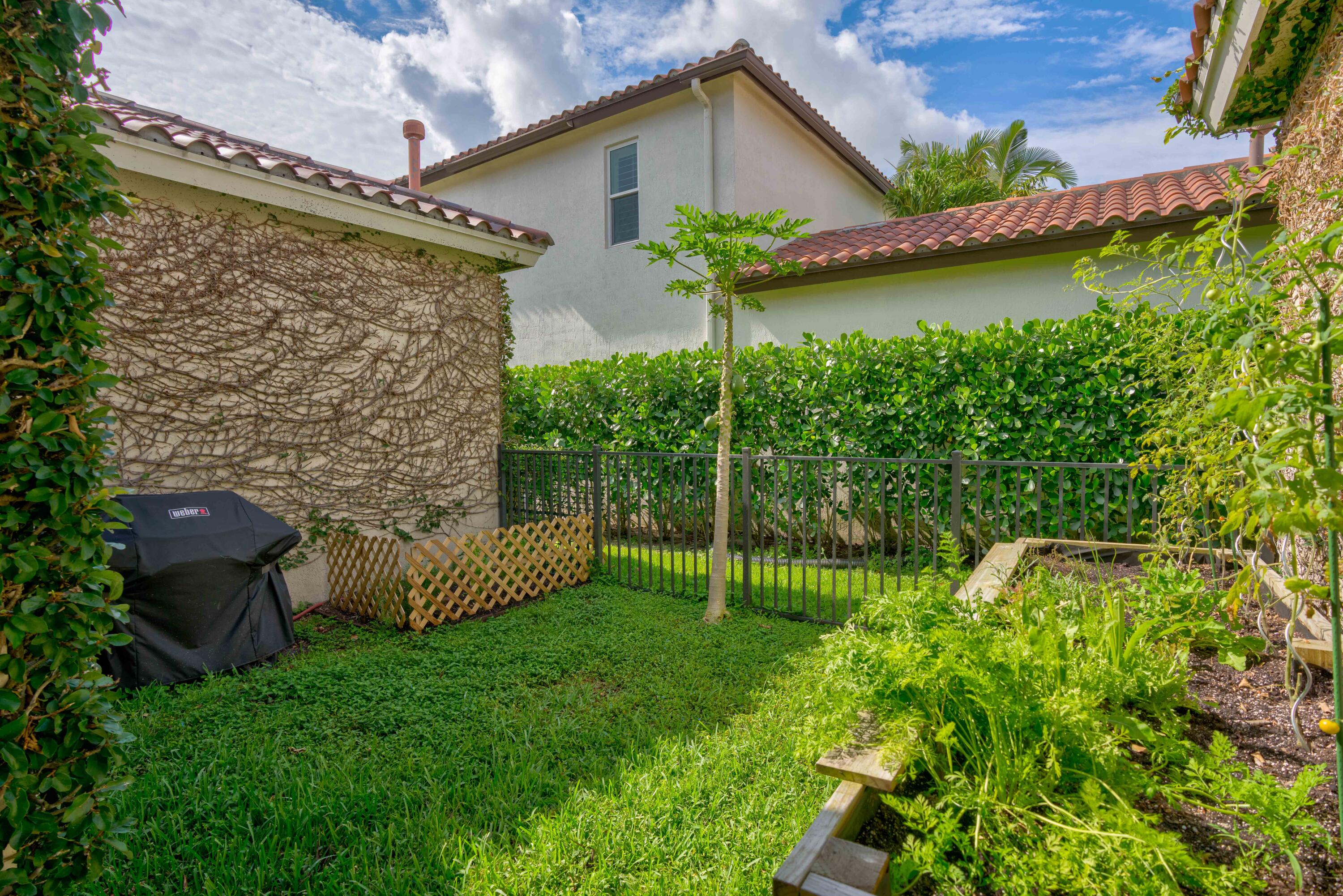 117 Bilboa Drive Jupiter, FL 33458 - Photo 45 of 73 Garden b