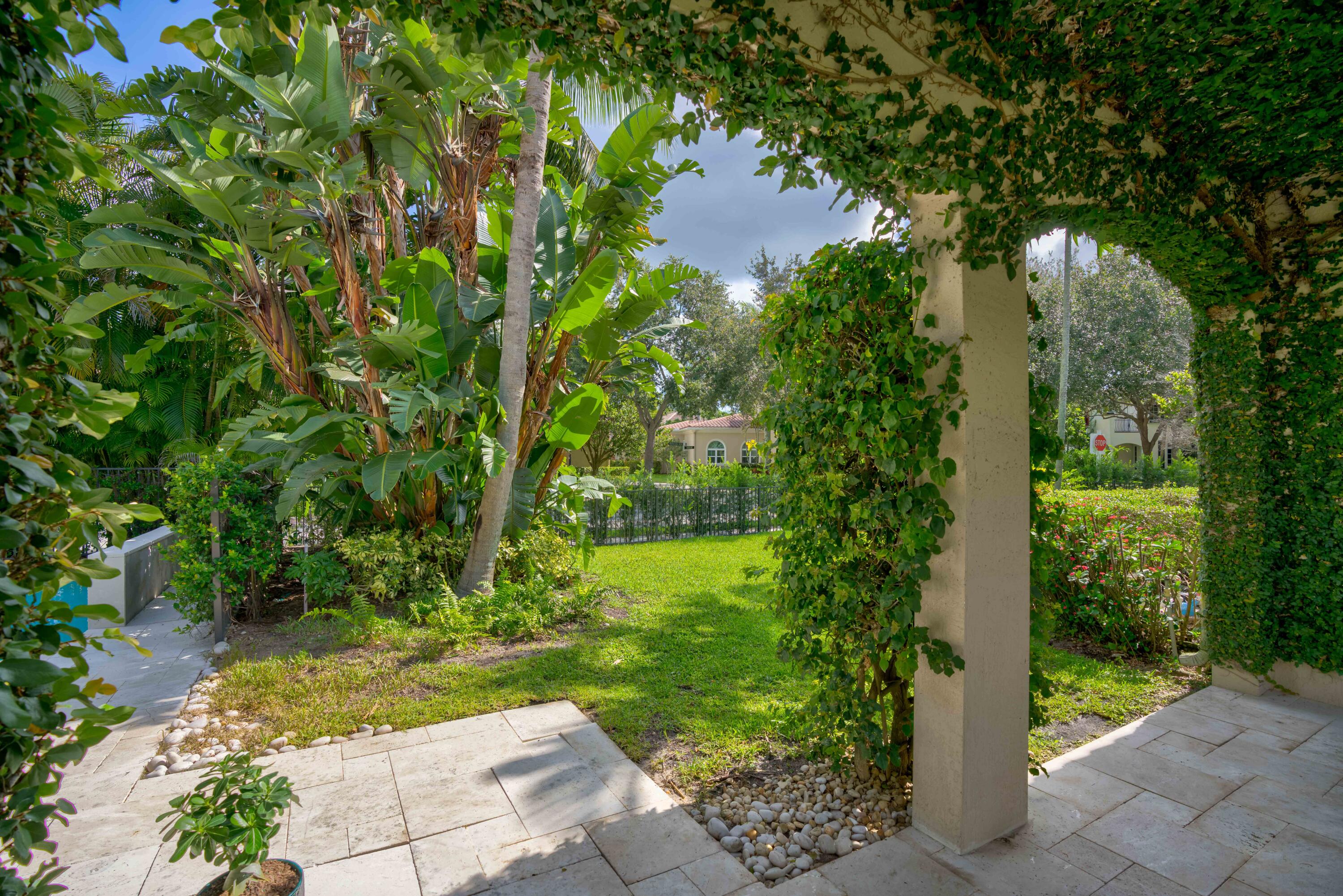 117 Bilboa Drive Jupiter, FL 33458 - Photo 48 of 73 Garden e