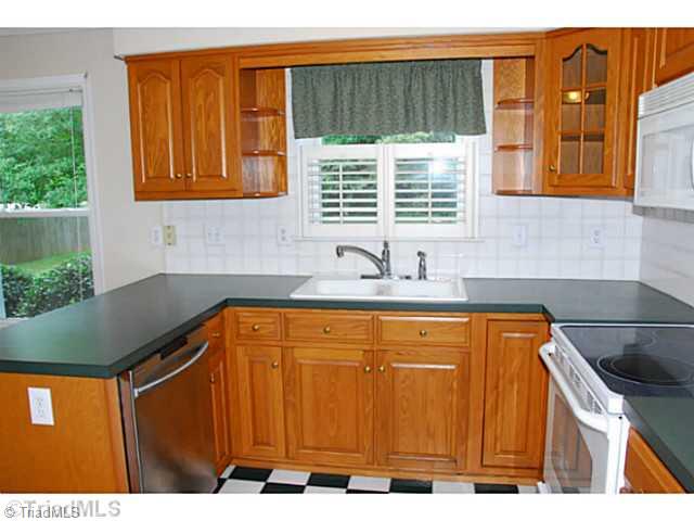 2521 Willard Road High Point, NC 27265 - Photo 8 of 10 Kitchen.