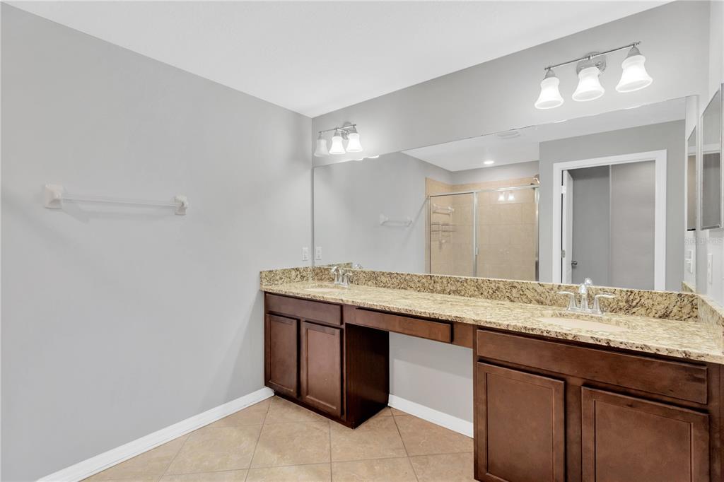 8529 Hunters Fork Loop Ruskin, FL 33573 - Photo 18 of 27