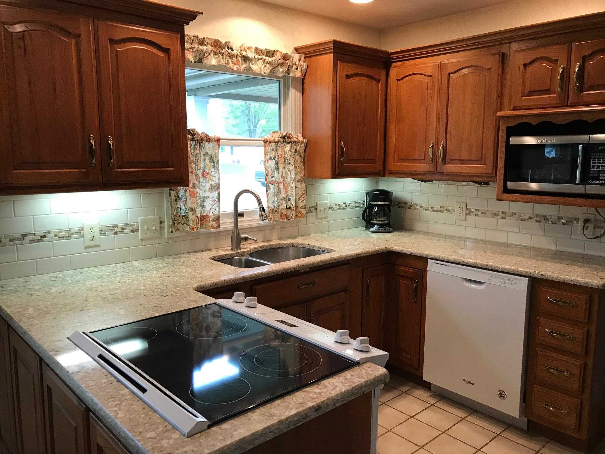 916 West 8th Street Rochester, IN 46975 - Photo 9 of 32