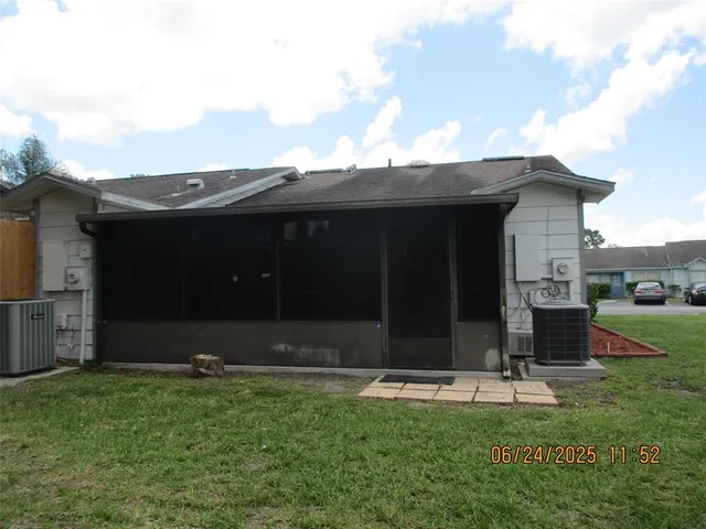 a front view of house with yard