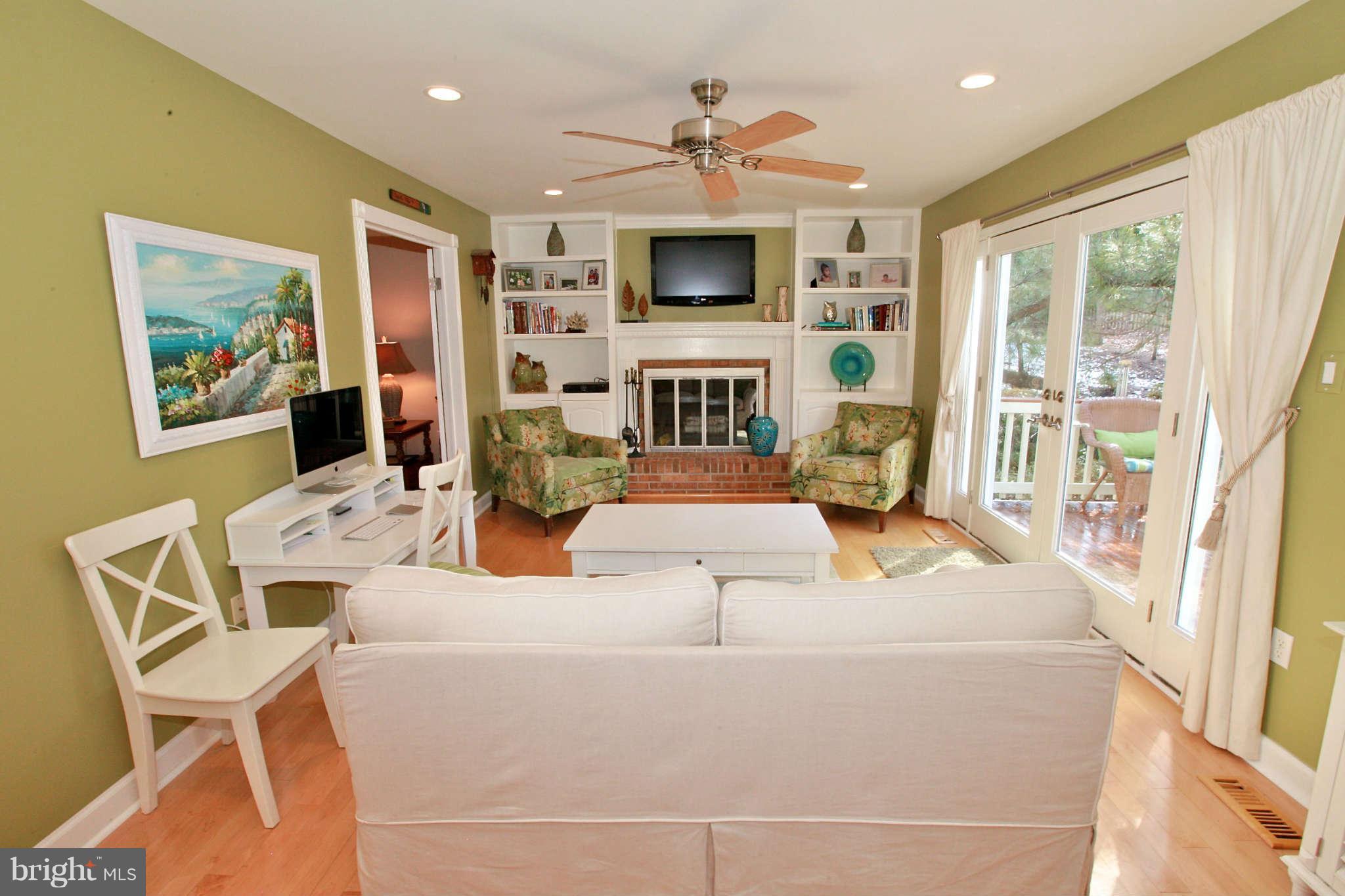 9904 Natick Road Burke, VA 22015 - Photo 8 of 30 Family Room