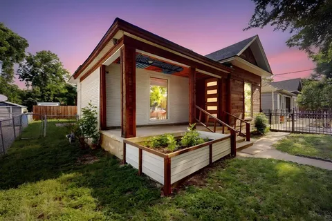 $525,000 | 712 West Eighth Street, Dallas, TX 75208