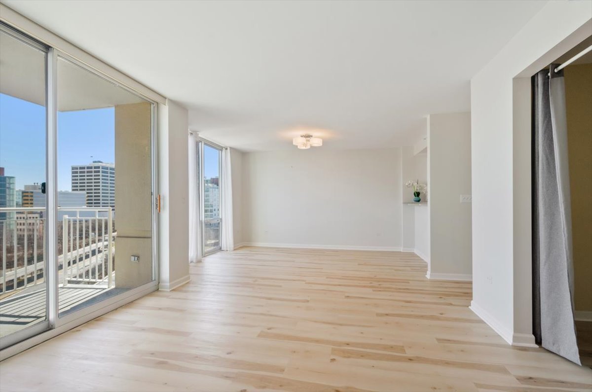 1640 Maple Avenue, Unit 808 Evanston, IL 60201 - Photo 5 of 21