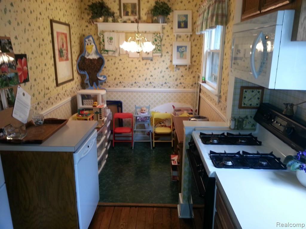 407 Wilcox Street Rochester, MI 48307 - Photo 17 of 23