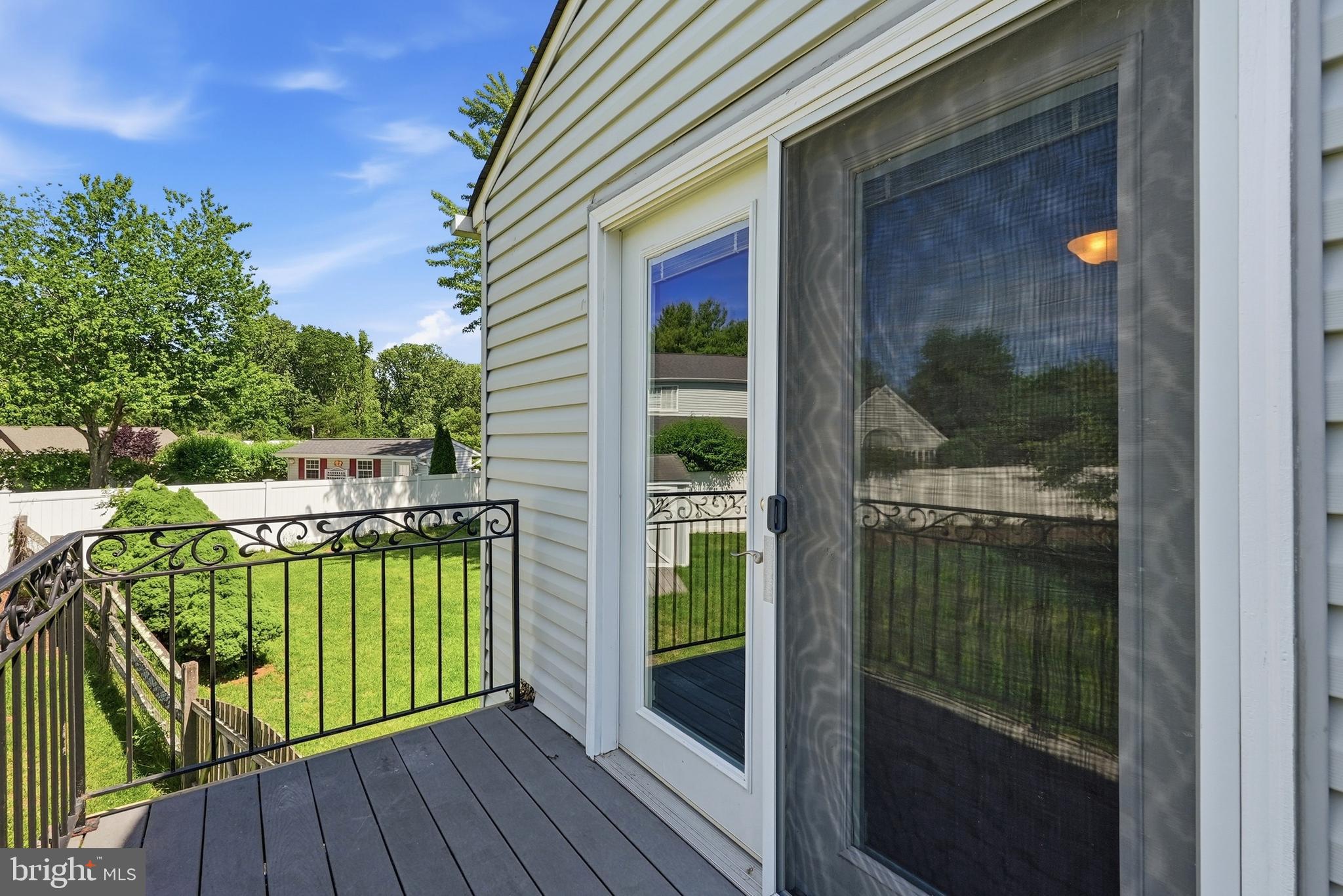 10405 Carlyn Ridge Road Damascus, MD 20872 - Photo 21 of 56 Enjoy your coffee here