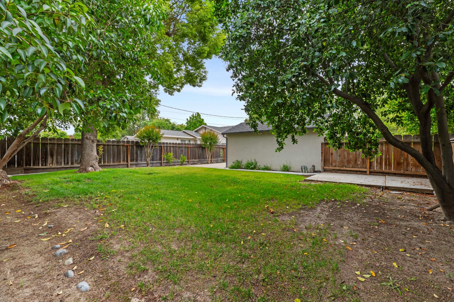 550 Bell Street Turlock, CA 95380 - Photo 22 of 36 a front view of a house with garden