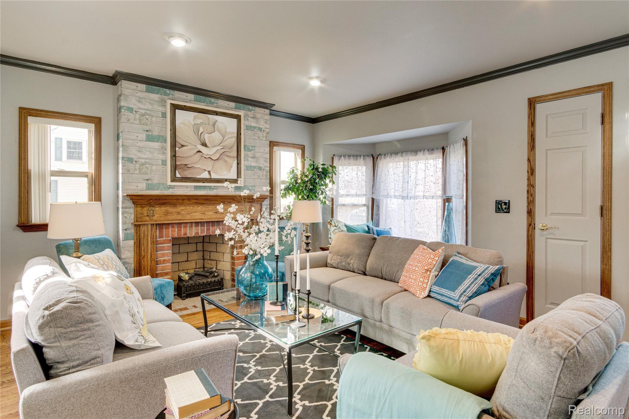 4377 Fenton Road Burton, MI 48529 - Photo 17 of 42 Interiors (2 of 28).jpg