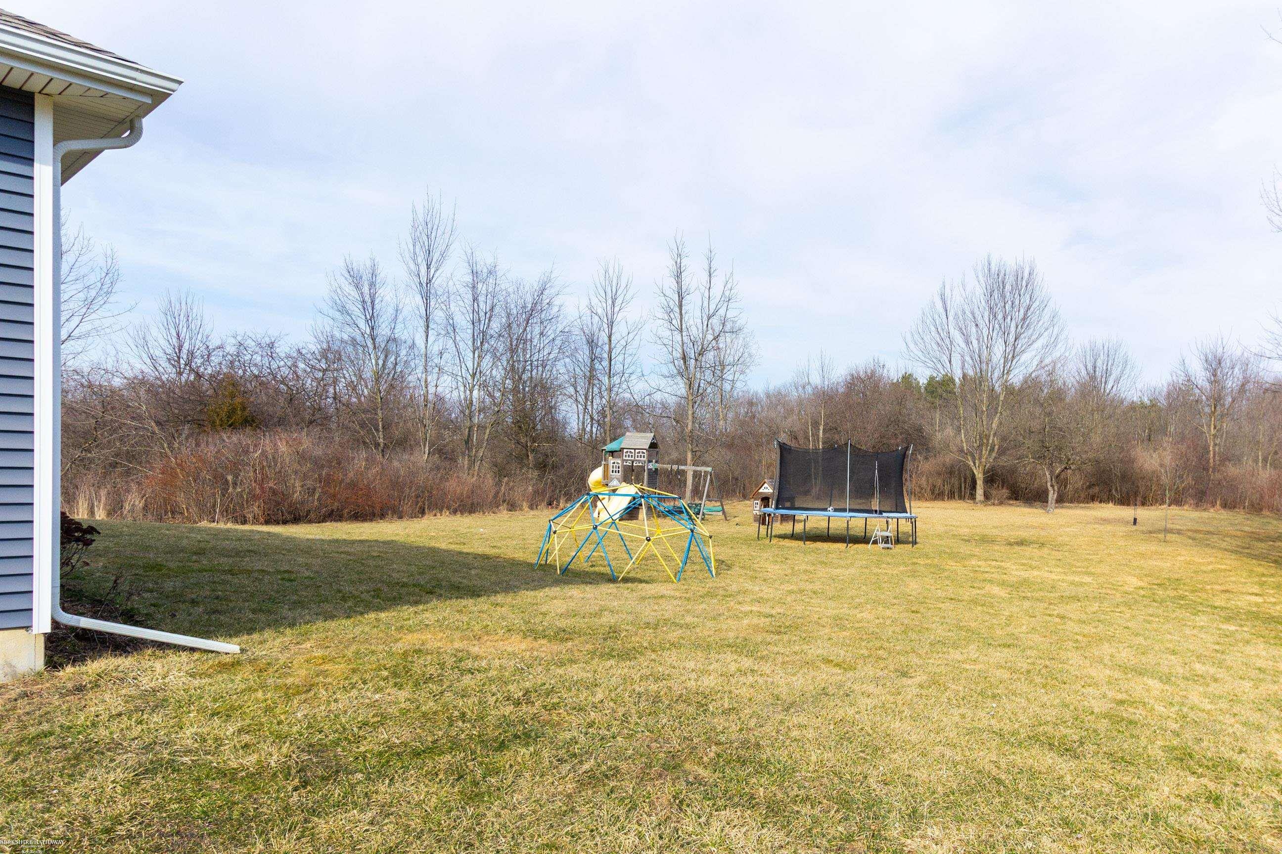 5075 Howe Road Grand Blanc, MI 48439 - Photo 46 of 65 50168656-f6606fe6-4699-4439-8dbd-1e2f477a35a9.JPG