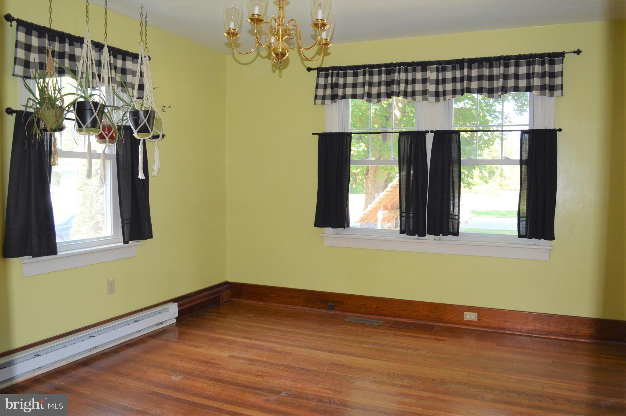 219 Pine Road Mount Holly Springs, PA 17065 - Photo 4 of 12 Gallery Image 4